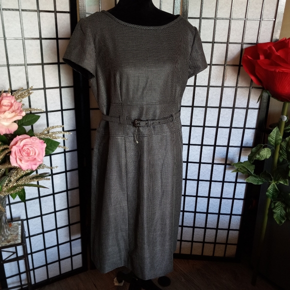 Elegant  Dress by ARMANI COLLEZIONI - Picture 3 of 16